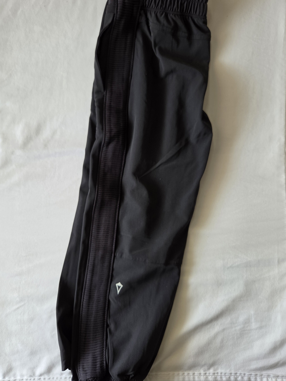 Ivivva Black Girls' Athletic Cropped Joggers with Side Panel